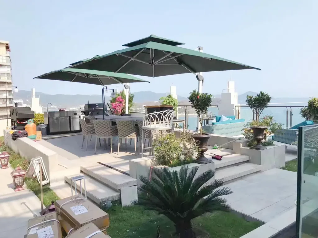 Outdoor Cantilever Umbrella